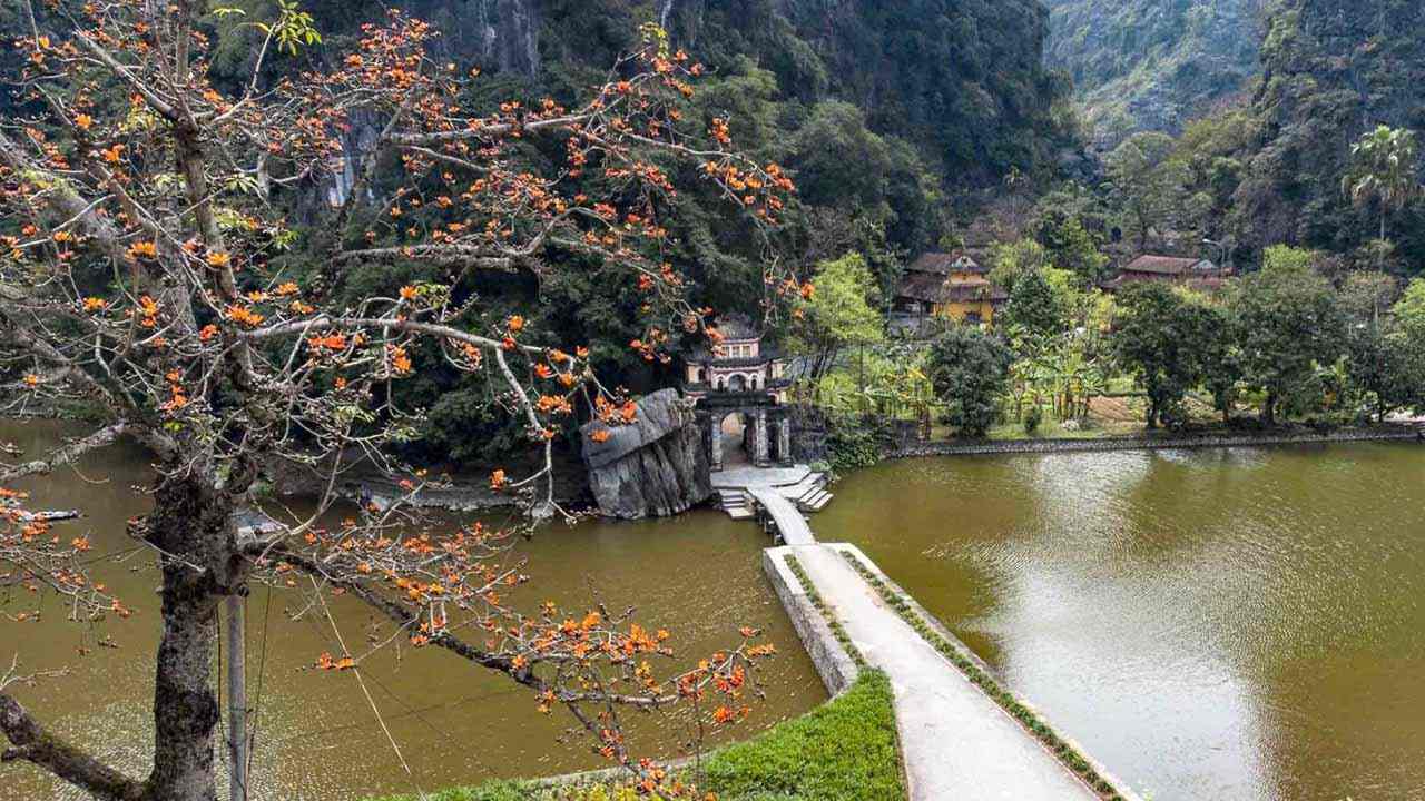 the Enchanting Beauty of Bich Dong Pagoda - Ninh Binh